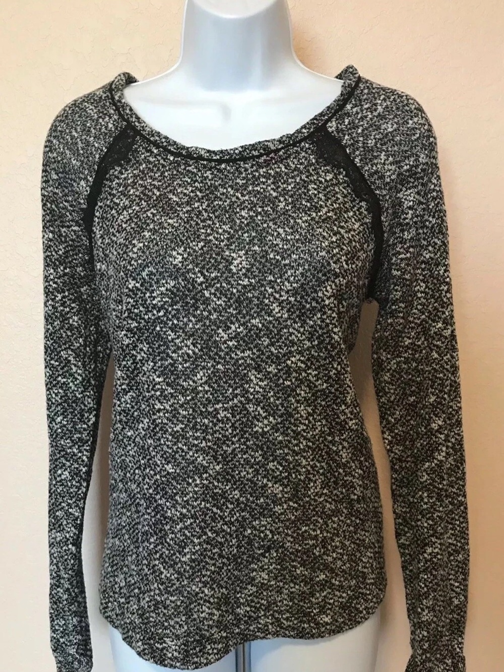 White House Black Beautiful Black & White Layered Long-Sleeve Knit Top Size XL